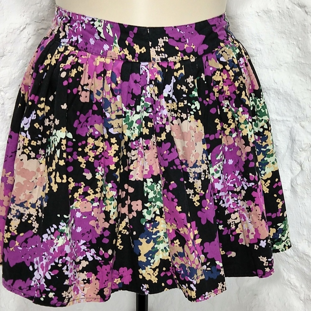 Wet Seal floral pleated cotton calico mini skirt